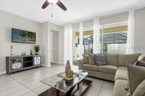 Townhouse in SOLARA RESORT in Kissimmee, Florida 3 bedrooms, 182.27 sq.m. № 2195507 - photo 3
