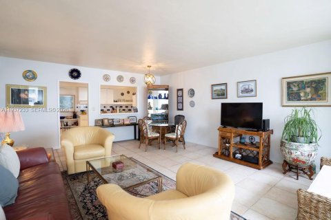 Copropriété à vendre à Miami, Floride: 1 chambre, 73.11 m2 № 1996656 - photo 4
