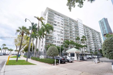 Copropriété à vendre à Miami, Floride: 1 chambre, 73.11 m2 № 1996656 - photo 29