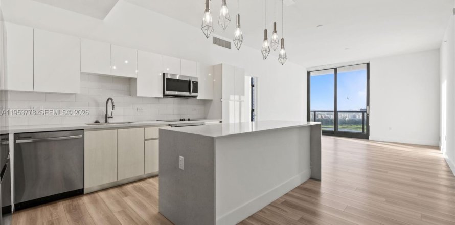 Apartment in Hallandale Beach, Florida 2 bedrooms, 120.49 sq.m. № 2153288
