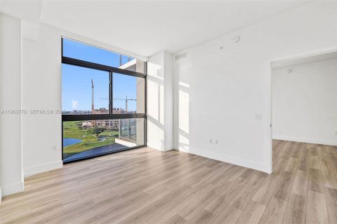 Apartment in Hallandale Beach, Florida 2 bedrooms, 120.49 sq.m. № 2153288 - photo 18