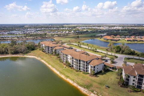 Condo in Bradenton, Florida, 2 bedrooms in LAKEWOOD NATIONAL  № 1296907 - photo 1