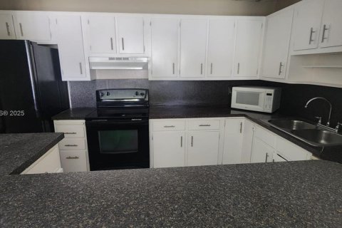 Condo in Homestead, Florida, 2 bedrooms № 1958300 - photo 2