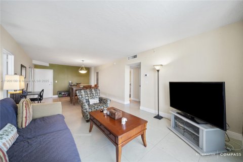 Купить кондоминиум в Холливуд, Флорида 2 спальни, 112.6м2, № 1956871 - фото 16