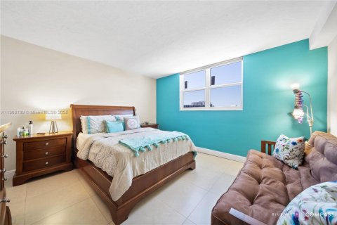 Купить кондоминиум в Холливуд, Флорида 2 спальни, 112.6м2, № 1956871 - фото 19
