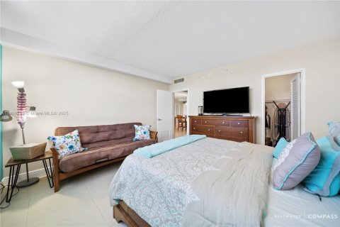 Купить кондоминиум в Холливуд, Флорида 2 спальни, 112.6м2, № 1956871 - фото 20