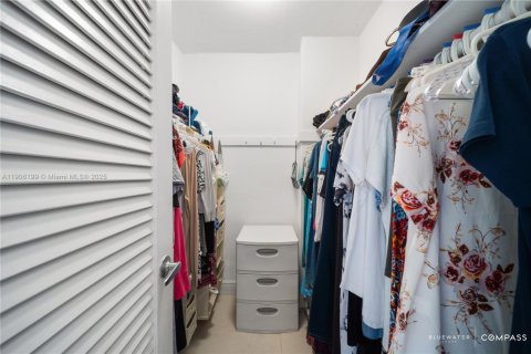 Купить кондоминиум в Холливуд, Флорида 2 спальни, 112.6м2, № 1956871 - фото 24