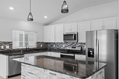 House in Davenport, Florida 4 bedrooms, 157.56 sq.m. № 1885492 - photo 26