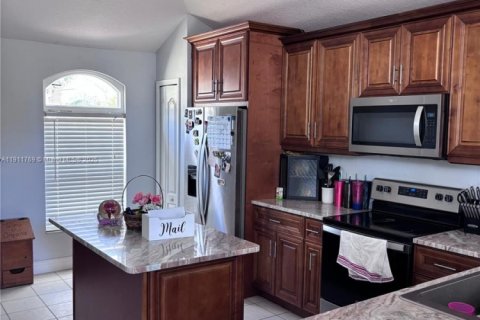 Villa ou maison à vendre à Tampa, Floride: 4 chambres № 1968101 - photo 7