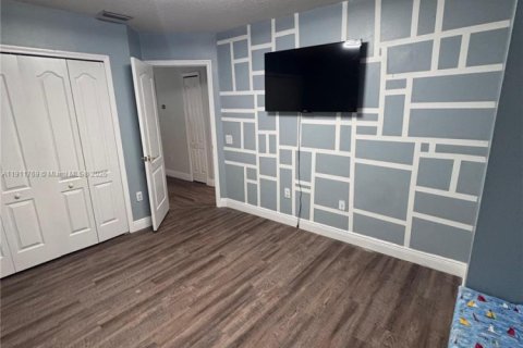 Villa ou maison à vendre à Tampa, Floride: 4 chambres № 1968101 - photo 11