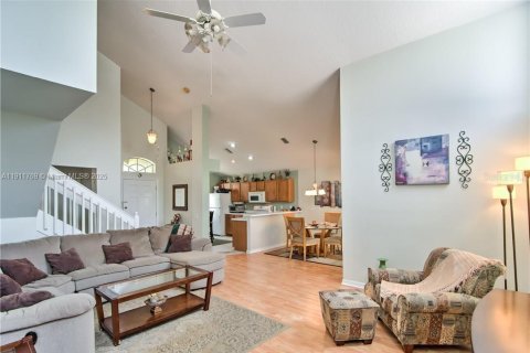 Villa ou maison à vendre à Tampa, Floride: 4 chambres № 1968101 - photo 3