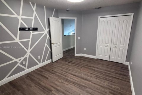 Villa ou maison à vendre à Tampa, Floride: 4 chambres № 1968101 - photo 12