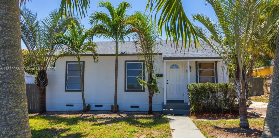 House in West Palm Beach, Florida 3 bedrooms, 78.97 sq.m. № 1828786