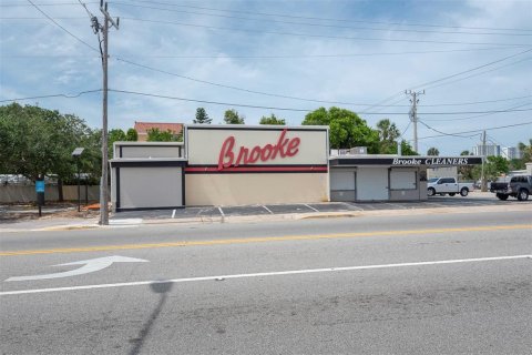 Commercial property in Daytona Beach, Florida 502.6 sq.m. № 1717226 - photo 1