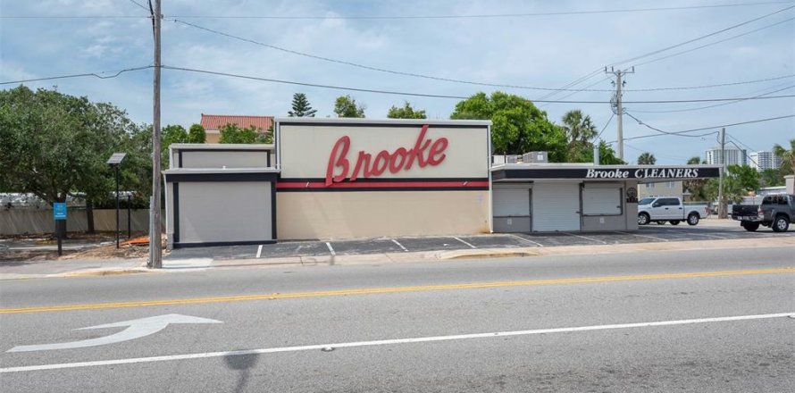 Commercial property in Daytona Beach, Florida 502.6 sq.m. № 1717226
