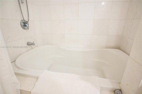Copropriété à vendre à Miami Beach, Floride: 1 chambre, 89.74 m2 № 2407828 - photo 26