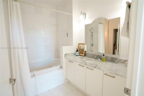 Copropriété à vendre à Miami Beach, Floride: 1 chambre, 89.74 m2 № 2407828 - photo 22