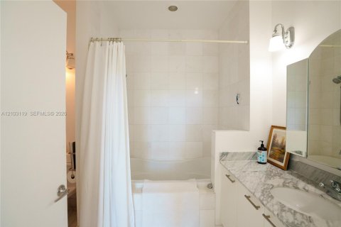 Copropriété à vendre à Miami Beach, Floride: 1 chambre, 89.74 m2 № 2407828 - photo 23