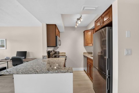 Condo in Ocean Ridge, Florida, 1 bedroom  № 2153626 - photo 18
