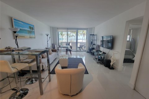 Condominio en alquiler en Miami Beach, Florida, 1 dormitorio, 78.97 m2 № 1950559 - foto 2