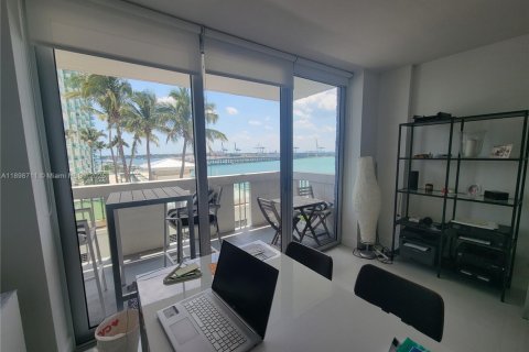 Condominio en alquiler en Miami Beach, Florida, 1 dormitorio, 78.97 m2 № 1950559 - foto 1