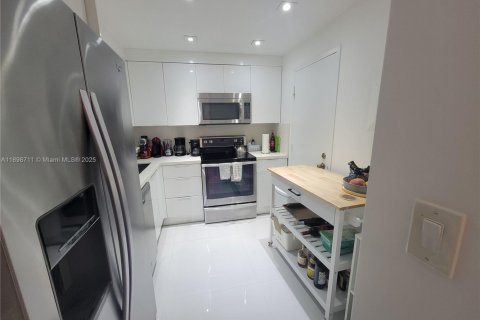 Condominio en alquiler en Miami Beach, Florida, 1 dormitorio, 78.97 m2 № 1950559 - foto 5