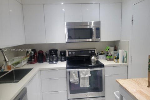 Condominio en alquiler en Miami Beach, Florida, 1 dormitorio, 78.97 m2 № 1950559 - foto 16