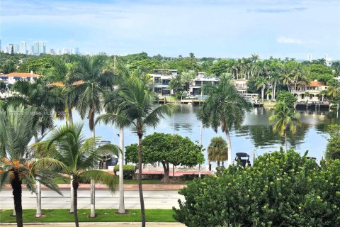Copropriété à louer à Miami Beach, Floride: 2 chambres, 95.69 m2 № 1924338 - photo 2