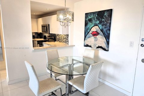 Copropriété à louer à Miami Beach, Floride: 2 chambres, 95.69 m2 № 1924338 - photo 10