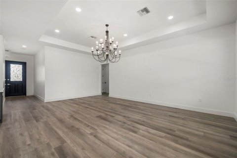House in Sebring, Florida 4 bedrooms, 197.32 sq.m. № 1909755 - photo 6
