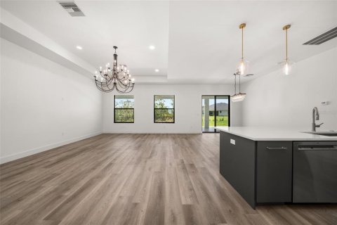 House in Sebring, Florida 4 bedrooms, 197.32 sq.m. № 1909755 - photo 7