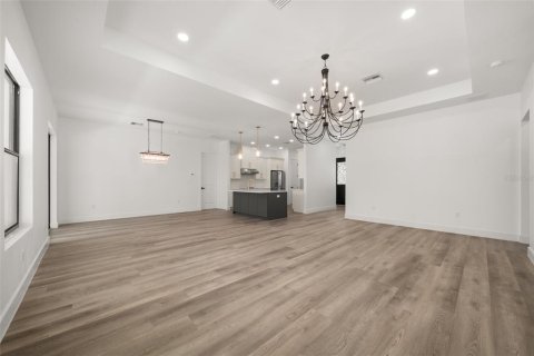 House in Sebring, Florida 4 bedrooms, 197.32 sq.m. № 1909755 - photo 9