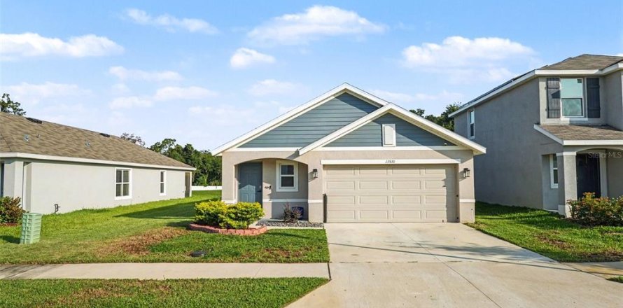 House in Dade City, Florida 3 bedrooms, 145.48 sq.m. № 2266316