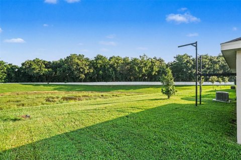 House in Dade City, Florida 3 bedrooms, 145.48 sq.m. № 2266316 - photo 14