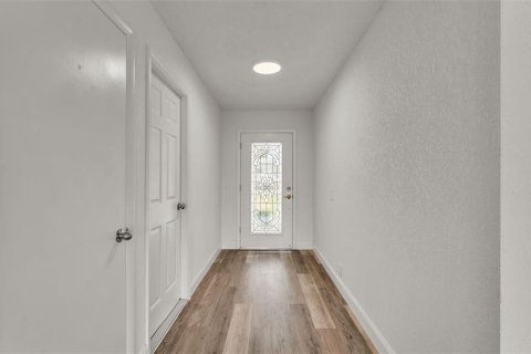 House in Winter Haven, Florida 3 bedrooms, 125.42 sq.m. № 1832873 - photo 7