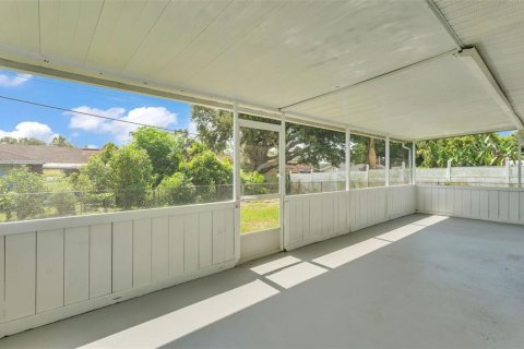 House in Winter Haven, Florida 3 bedrooms, 125.42 sq.m. № 1832873 - photo 13