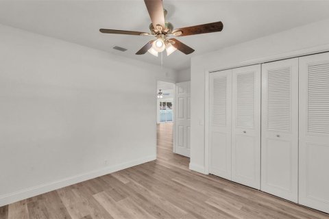 House in Winter Haven, Florida 3 bedrooms, 125.42 sq.m. № 1832873 - photo 11