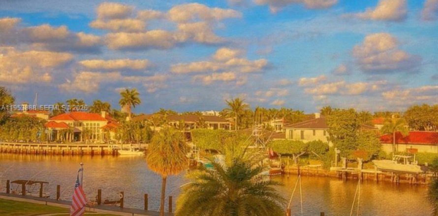 Condominio en Deerfield Beach, Florida, 2 dormitorios  № 2008046