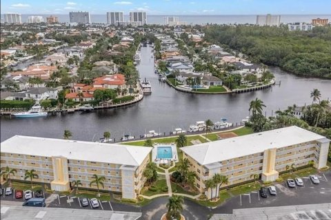 Condominio en venta en Deerfield Beach, Florida, 2 dormitorios, 92.25 m2 № 2008046 - foto 2