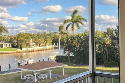 Condominio en venta en Deerfield Beach, Florida, 2 dormitorios, 92.25 m2 № 2008046 - foto 3