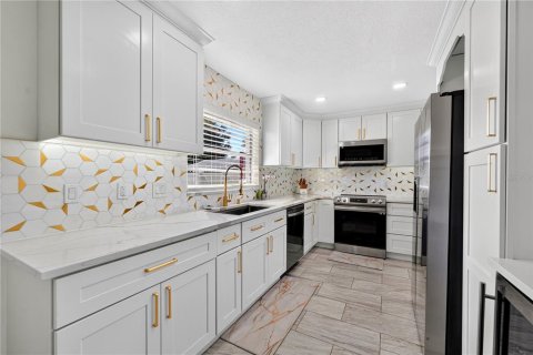 Villa ou maison à vendre à Deltona, Floride: 2 chambres, 95.13 m2 № 2151538 - photo 3