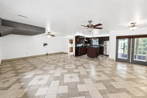 House in Gainesville, Florida 2 bedrooms, 124.21 sq.m. № 2215636 - photo 6