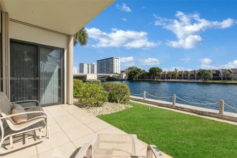 Купить кондоминиум в Помпано-Бич, Флорида 2 спальни, 113.34м2, № 2016947 - фото 4