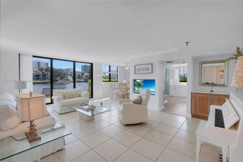 Купить кондоминиум в Помпано-Бич, Флорида 2 спальни, 113.34м2, № 2016947 - фото 7