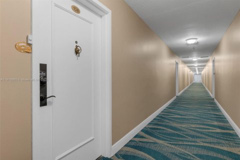 Купить кондоминиум в Помпано-Бич, Флорида 2 спальни, 113.34м2, № 2016947 - фото 27