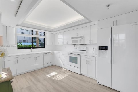 Купить кондоминиум в Помпано-Бич, Флорида 2 спальни, 113.34м2, № 2016947 - фото 16