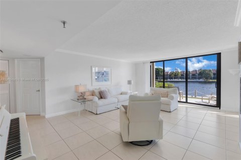 Купить кондоминиум в Помпано-Бич, Флорида 2 спальни, 113.34м2, № 2016947 - фото 10