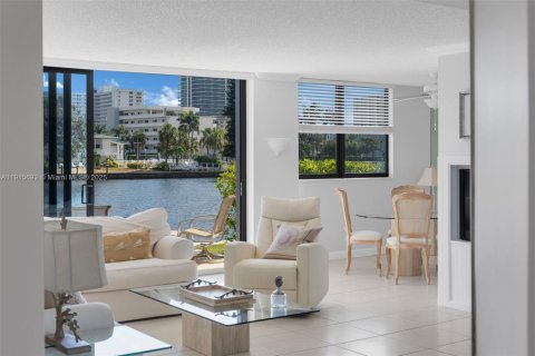 Купить кондоминиум в Помпано-Бич, Флорида 2 спальни, 113.34м2, № 2016947 - фото 8