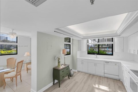 Купить кондоминиум в Помпано-Бич, Флорида 2 спальни, 113.34м2, № 2016947 - фото 15