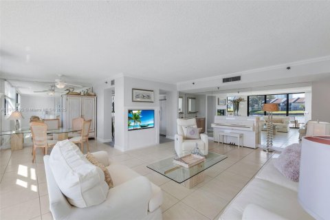 Купить кондоминиум в Помпано-Бич, Флорида 2 спальни, 113.34м2, № 2016947 - фото 11